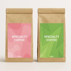 Packaging di caffè specialty con etichette rosa e verde a confronto